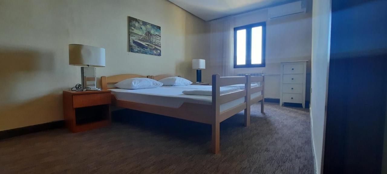 Ambassador Apartments Petrovac 外观 照片