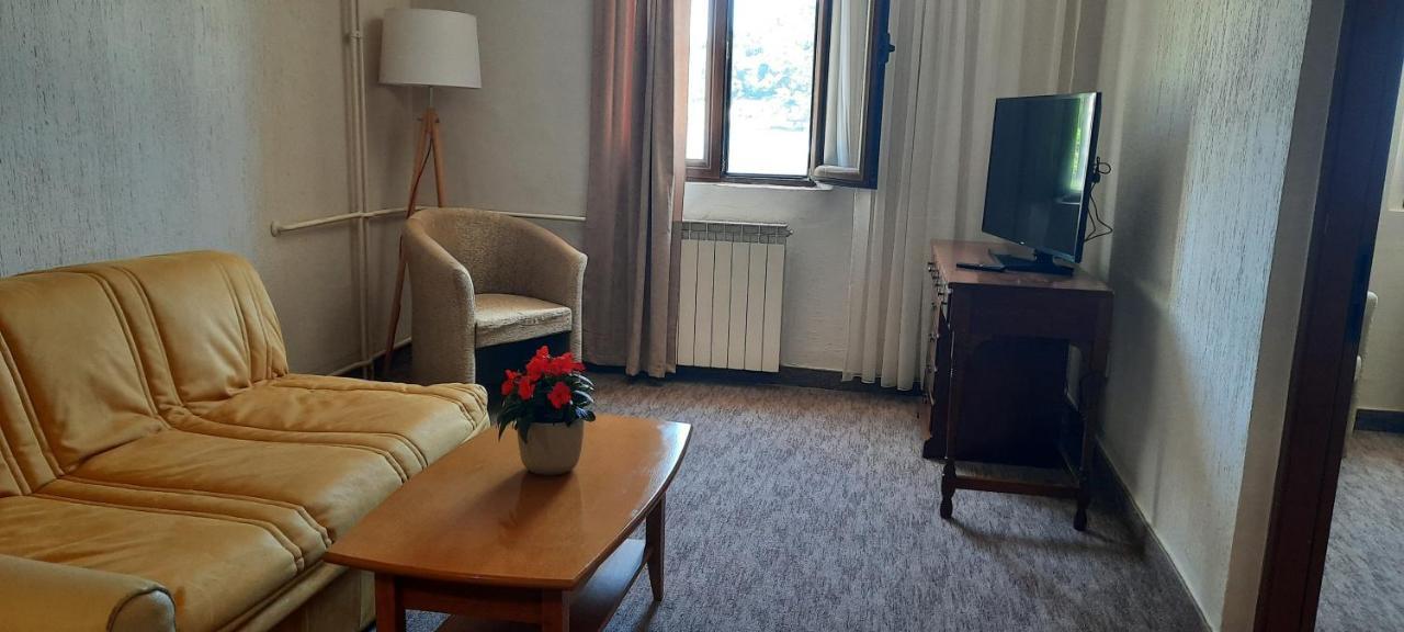 Ambassador Apartments Petrovac 外观 照片