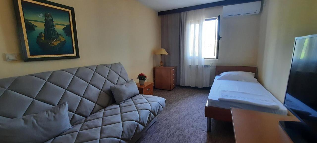 Ambassador Apartments Petrovac 外观 照片
