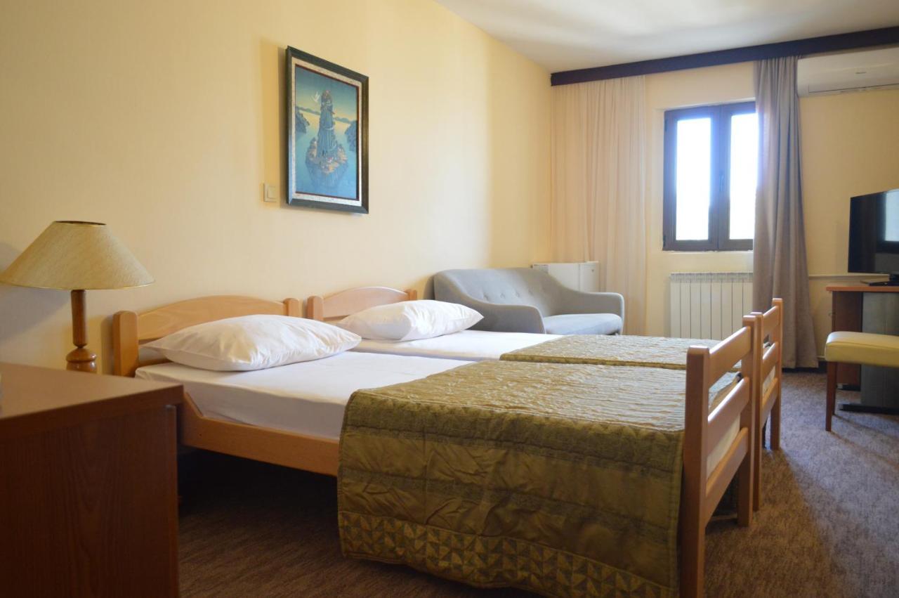 Ambassador Apartments Petrovac 外观 照片