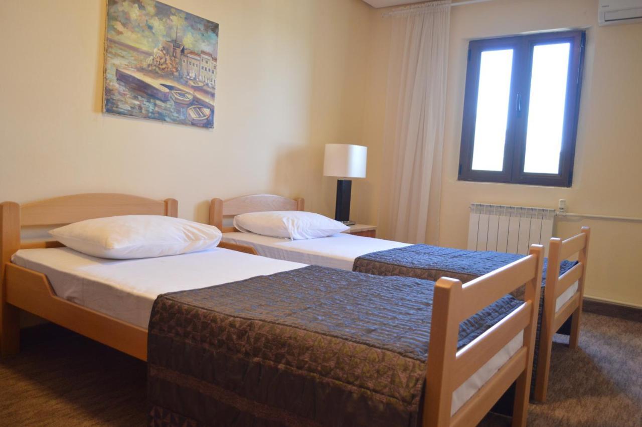 Ambassador Apartments Petrovac 外观 照片