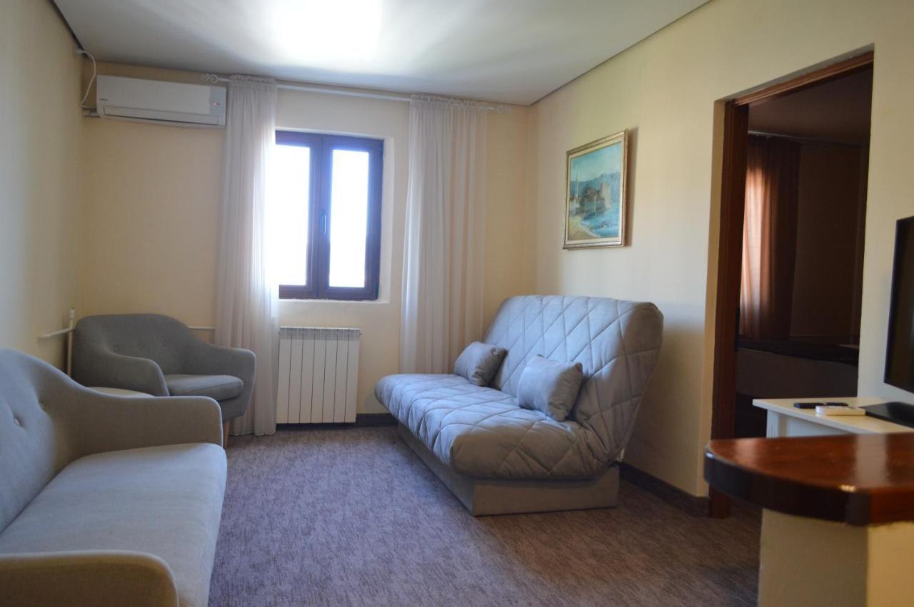 Ambassador Apartments Petrovac 外观 照片